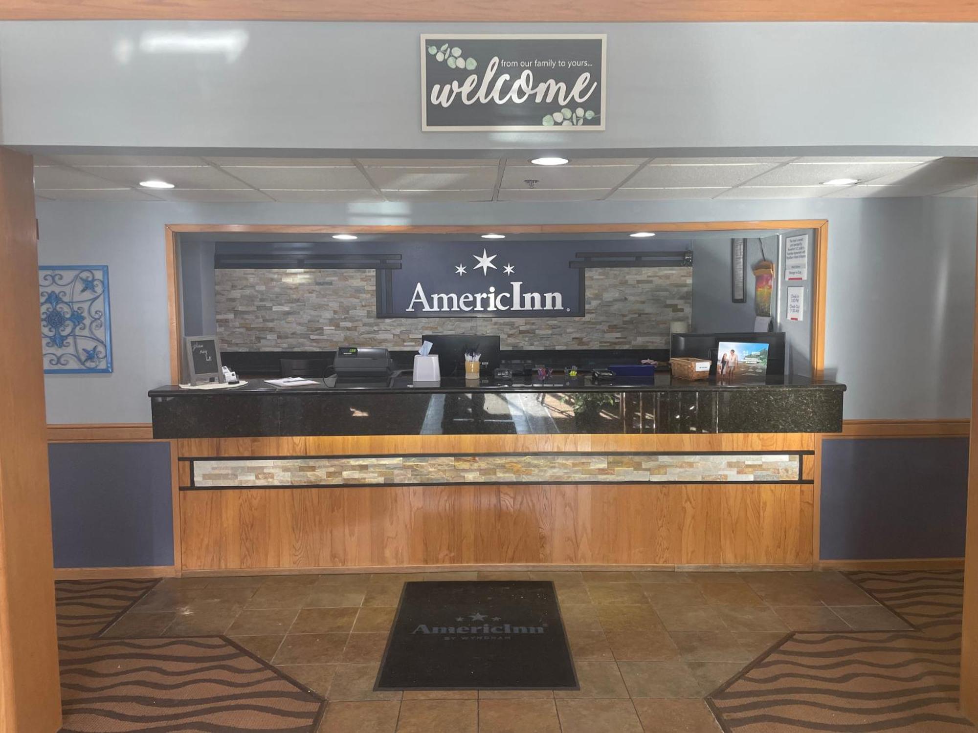 Americinn By Wyndham Hartford Wi Exterior photo