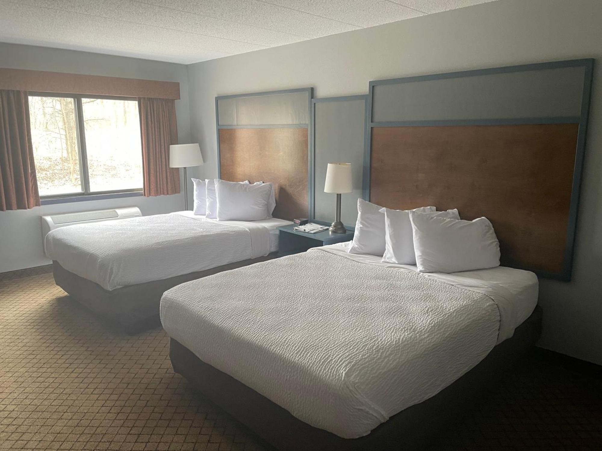 Americinn By Wyndham Hartford Wi Exterior photo