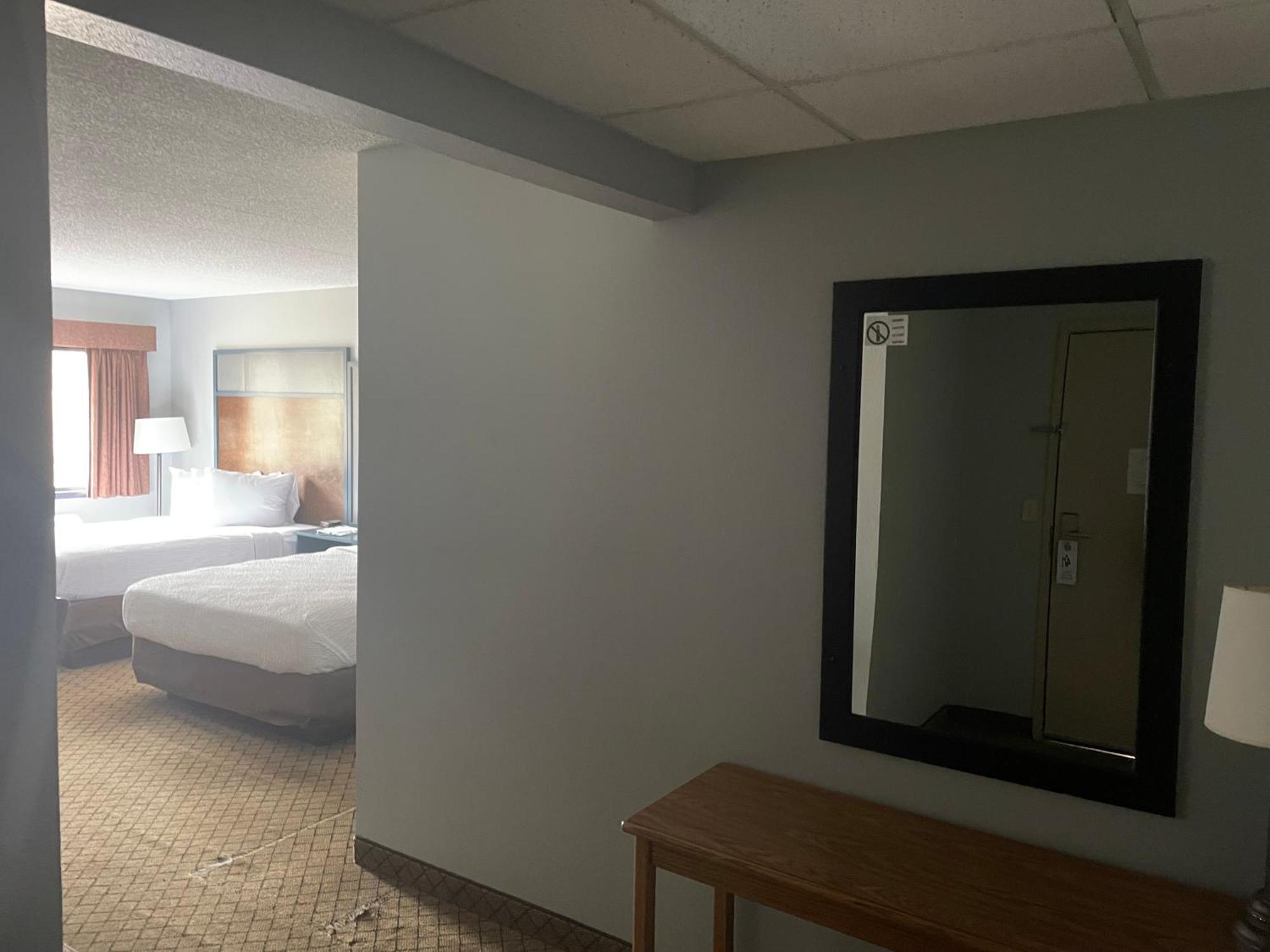 Americinn By Wyndham Hartford Wi Exterior photo