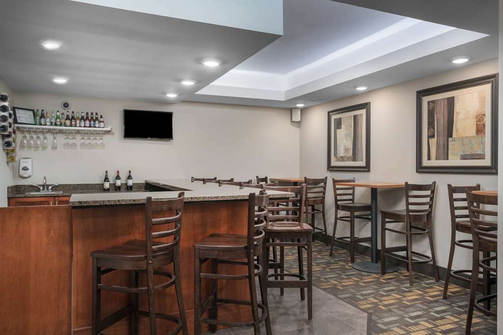 Americinn By Wyndham Hartford Wi Restaurant photo