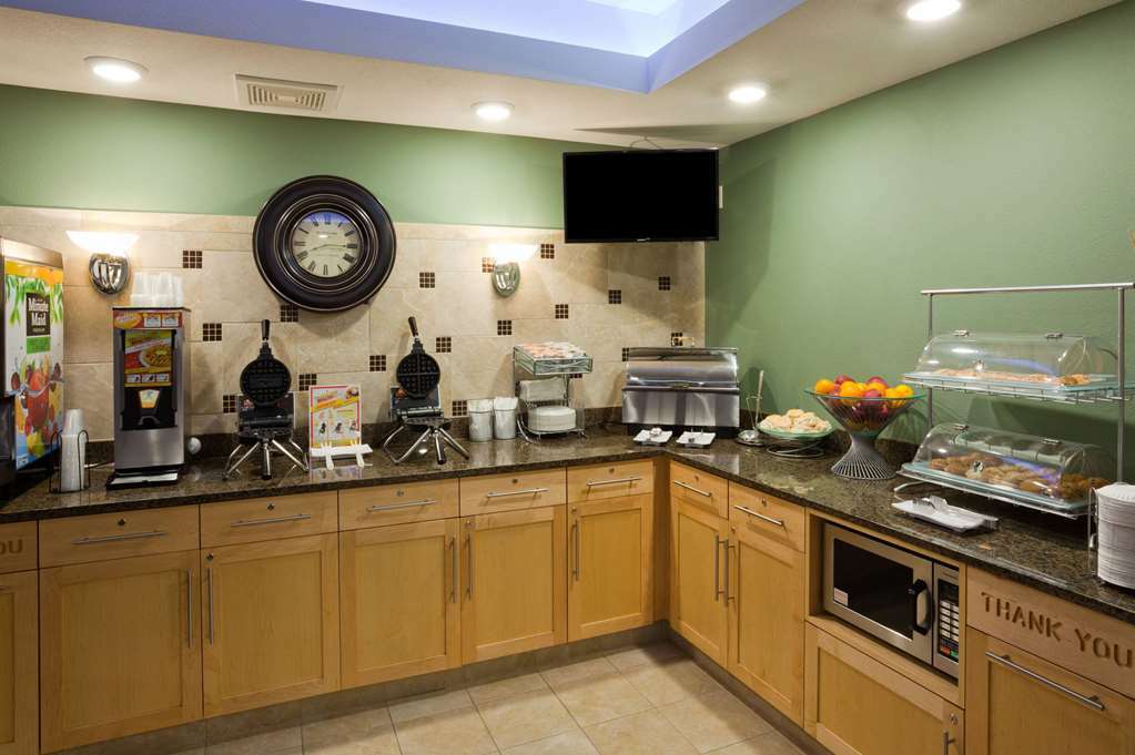 Americinn By Wyndham Hartford Wi Facilities photo