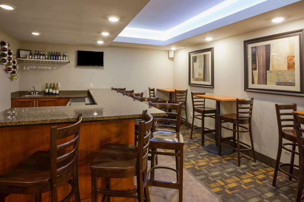 Americinn By Wyndham Hartford Wi Restaurant photo